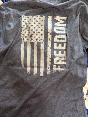 Men's Gray 'Freedom' Graphic Short Sleeve Tee